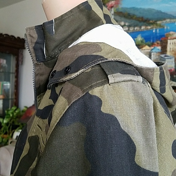 NWOT WOMEN'S HOODED CAMO PRINT JACKET - Picture 4 of 8